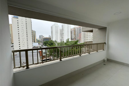 Apartamento à venda com 3 suítes em Moema, São Paulo, SP