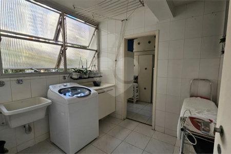Apartamento à venda com 3 quartos, sendo 1 suíte, em Moema, São Paulo, SP