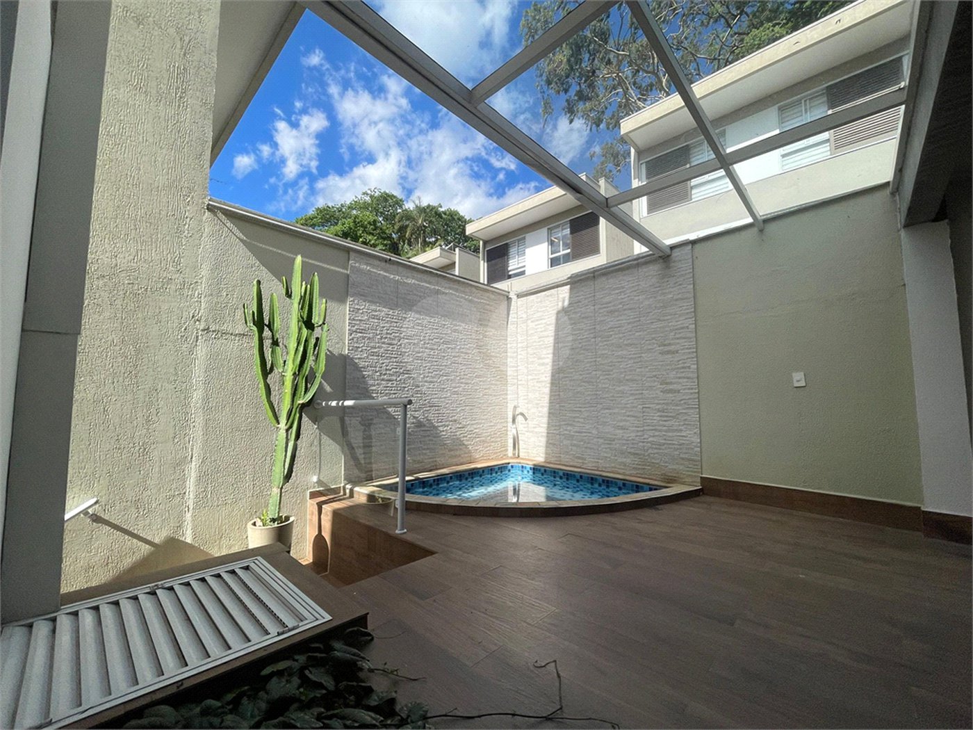 Casa à venda com 4 quartos, sendo 3 suítes,  no condomínio Domus, São Paulo - SP