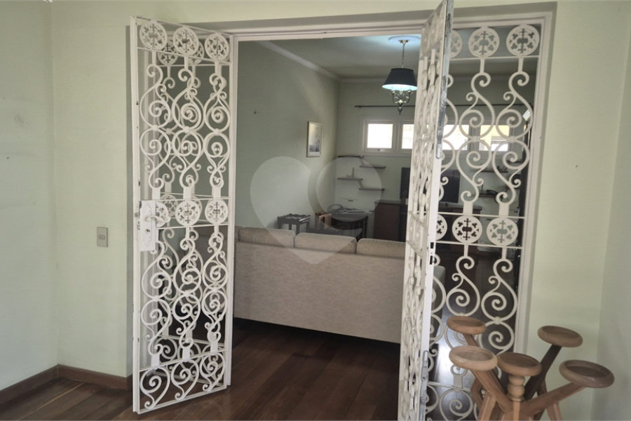 Casa à venda com 4 quartos, sendo 3 suítes, no condomínio Chácara das Rosas, São Paulo - SP