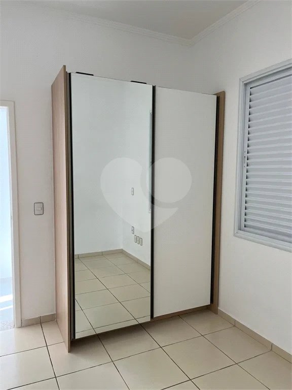 Casa para alugar com 3 suítes no condomínio Figueira Garden, Atibaia - SP
