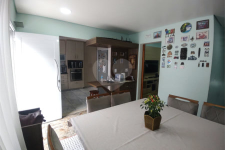 Casa à venda com 2 suítes no condomínio Morada das Hortênsias, São Paulo - SP