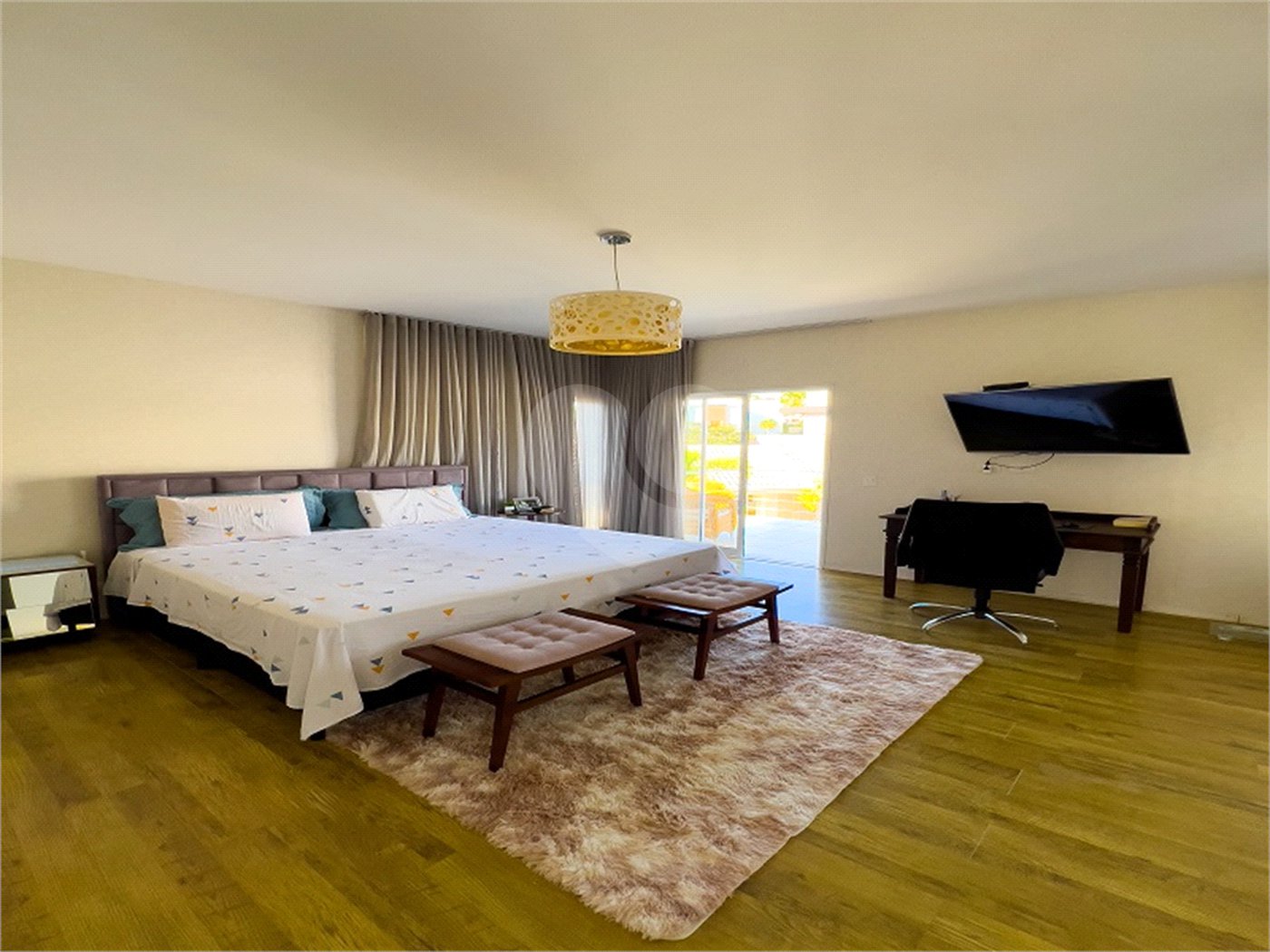 Casa à venda ou para alugar com 3 suítes no condomínio Figueira Garden, Atibaia - SP
