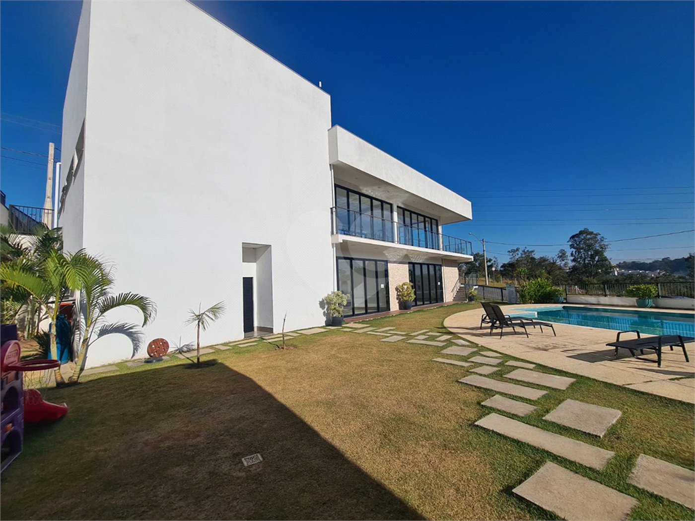 Casa à venda com 3 suítes no condomínio Reserva dos Jatobás, Louveira - SP