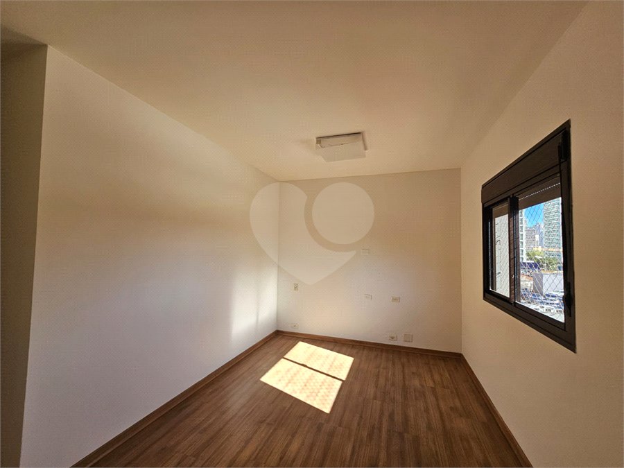 Apartamento para alugar com 3 quartos, sendo 1 suíte, em Alto da Boa Vista, São Paulo, SP