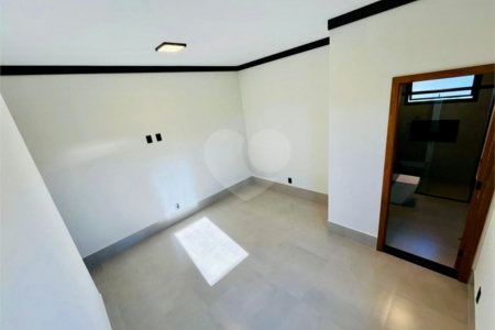 Casa à venda com 3 quartos, sendo 1 suíte,  no condomínio Cerejeiras, Araçoiaba da Serra - SP