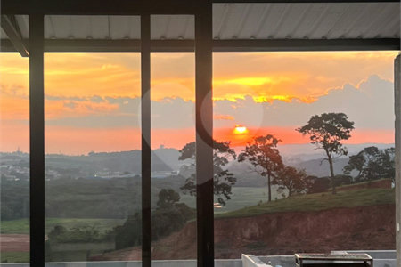 Casa à venda com 3 quartos, sendo 2 suítes,  no condomínio Residencial Alto da Floresta, Bom Jesus dos Perdões - SP
