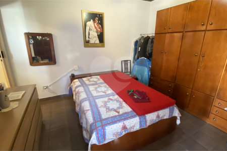 Casa Térrea à venda com 4 quartos, sendo 1 suíte, em Campo Grande, São Paulo, SP