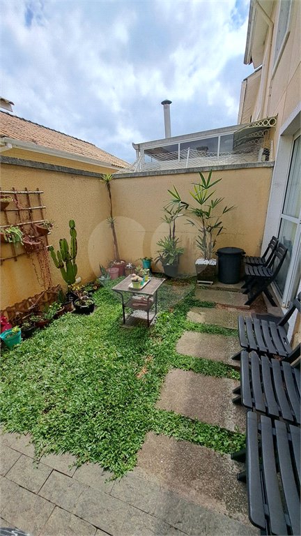Casa à venda com 3 quartos, sendo 1 suíte,  no condomínio Moradas do Horto, São Paulo - SP