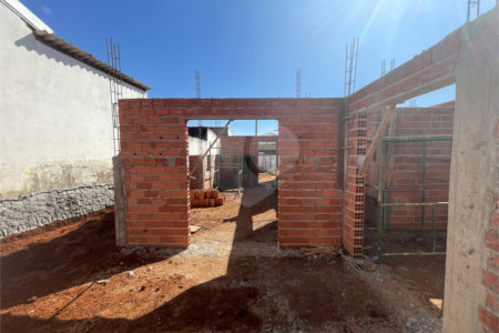 Casa à venda com 3 quartos, sendo 1 suíte, no condomínio Tivolli Residencial, Itapetininga - SP