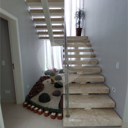 Casa à venda com 4 suítes no condomínio Figueira Garden, Atibaia - SP