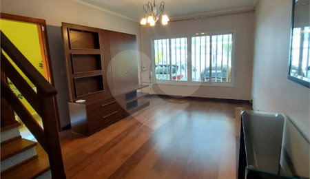 Sobrado à venda com 3 quartos, sendo 2 suítes,  em Vila Romero, São Paulo, SP