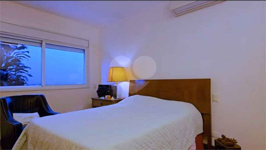 Casa à venda com 4 quartos, sendo 1 suíte, em Jardim Europa, São Paulo, SP