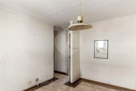 Este elegante apartamento em Higienópolis oferece 224m² de área muito bem distribuída, perfeito para quem valoriza conforto