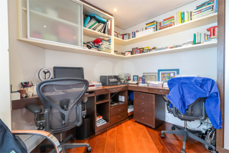 Cobertura à venda com 4 quartos, sendo 3 suítes,  em Vila Uberabinha, São Paulo, SP