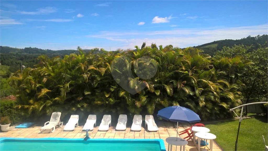 Sítio à venda em Santa Isabel com 2.700m² | Piscina | Casa de Caseiro | Excelente para lazer ou investimento