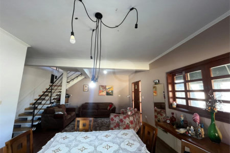 Sobrado à venda com 4 quartos, sendo 1 suíte, em Estância Conceição, Itapetininga, SP