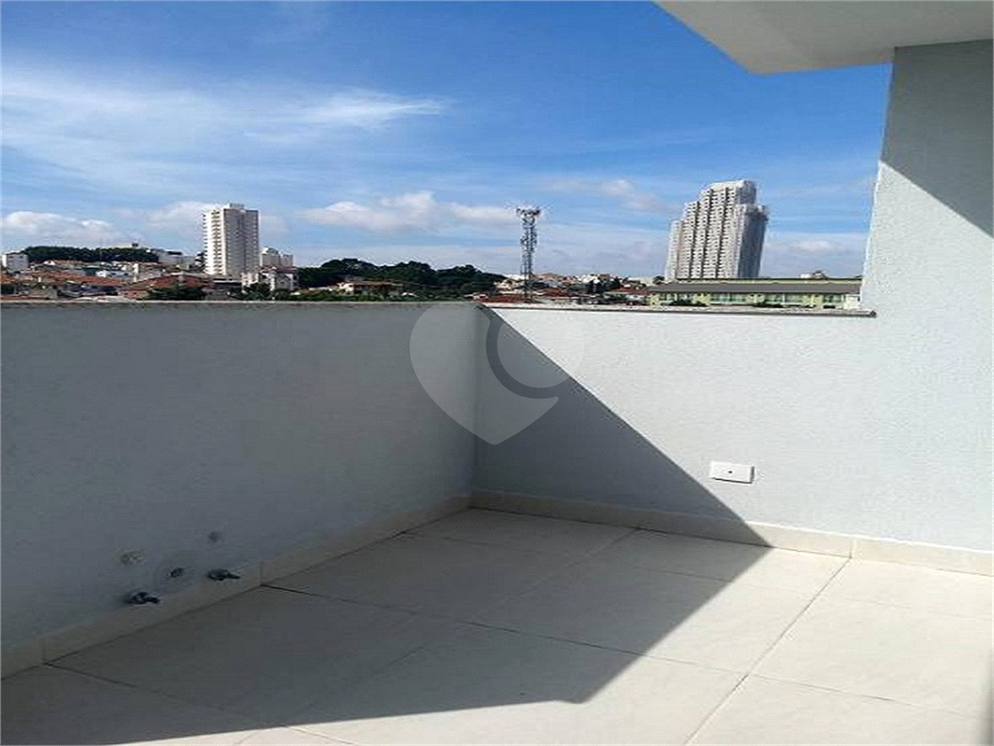 Casa à venda com 3 quartos, sendo 1 suíte, no condomínio Parque Vitória, São Paulo - SP