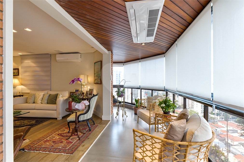 Apartamento à venda com 3 quartos, sendo 2 suítes, em Campo Belo, São Paulo, SP