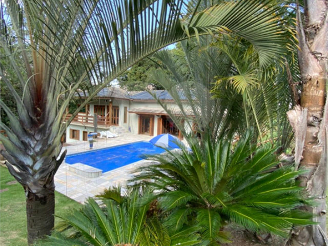 Casa à venda com 5 quartos, sendo 2 suítes,  no condomínio Capela do Barreiro, Itatiba - SP