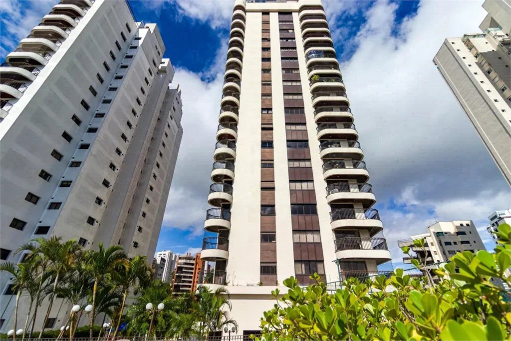 Apartamento à venda com 4 quartos, sendo 3 suítes,  em Vila Andrade, São Paulo, SP