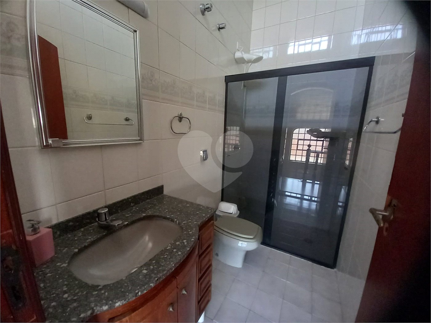 Sobrado à venda com 4 quartos, sendo 1 suíte, em Tremembé, São Paulo, SP