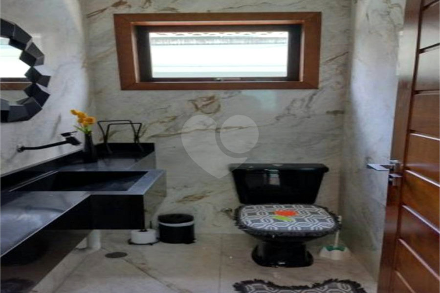 Sobrado à venda com 5 quartos, sendo 3 suítes, em Tremembé, São Paulo, SP
