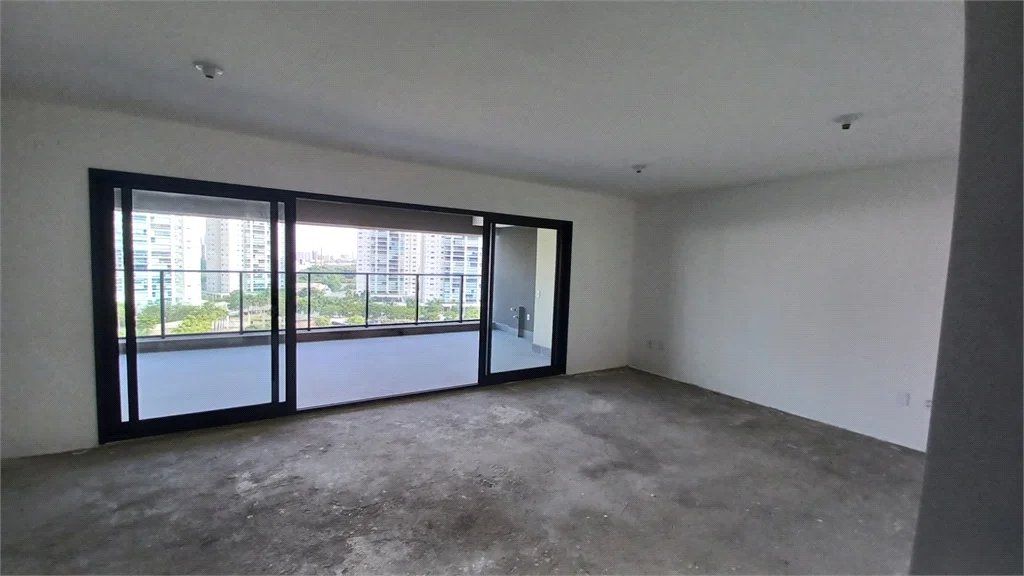 Apartamento à venda com 4 quartos, sendo 3 suítes, em Água Branca, São Paulo, SP