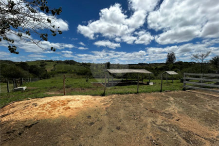 Sítio à venda com 2 quartos em Área Rural de Varginha, Itapetininga, SP