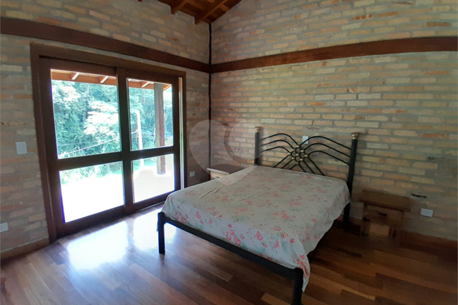 Casa à venda com 3 quartos, sendo 1 suíte, no condomínio Sausalito, Mairiporã - SP