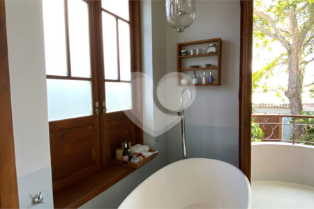 Casa à venda com 1 quarto, sendo 3 suítes, no Centro, Porto Seguro, BA