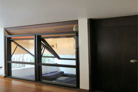 Casa à venda com 4 quartos, sendo 2 suítes, em Jardim Leonor, São Paulo, SP
