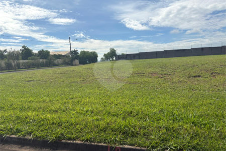 Terreno à venda no condomínio Village Saint Charbel, Araçoiaba da Serra - SP