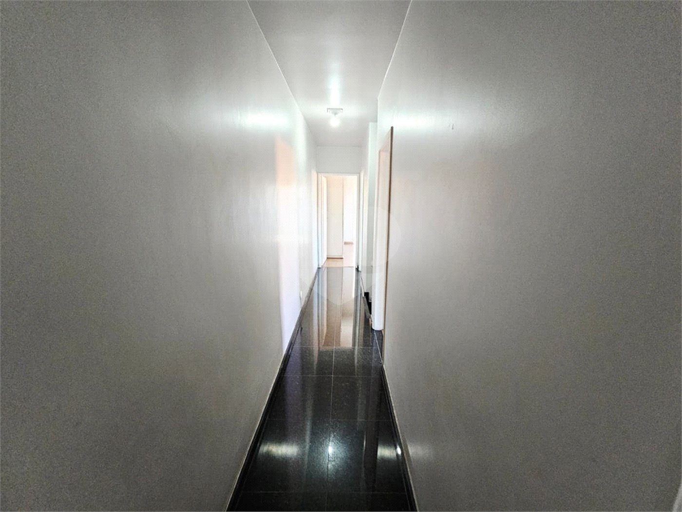 Sobrado à venda com 4 quartos, sendo 1 suíte, em Vila Guilherme, São Paulo, SP