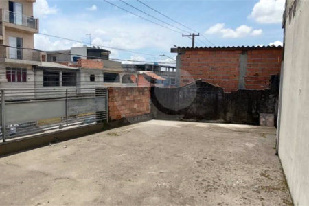 Sobrado à venda com 3 quartos, sendo 1 suíte, em Cidade Kemel, São Paulo, SP