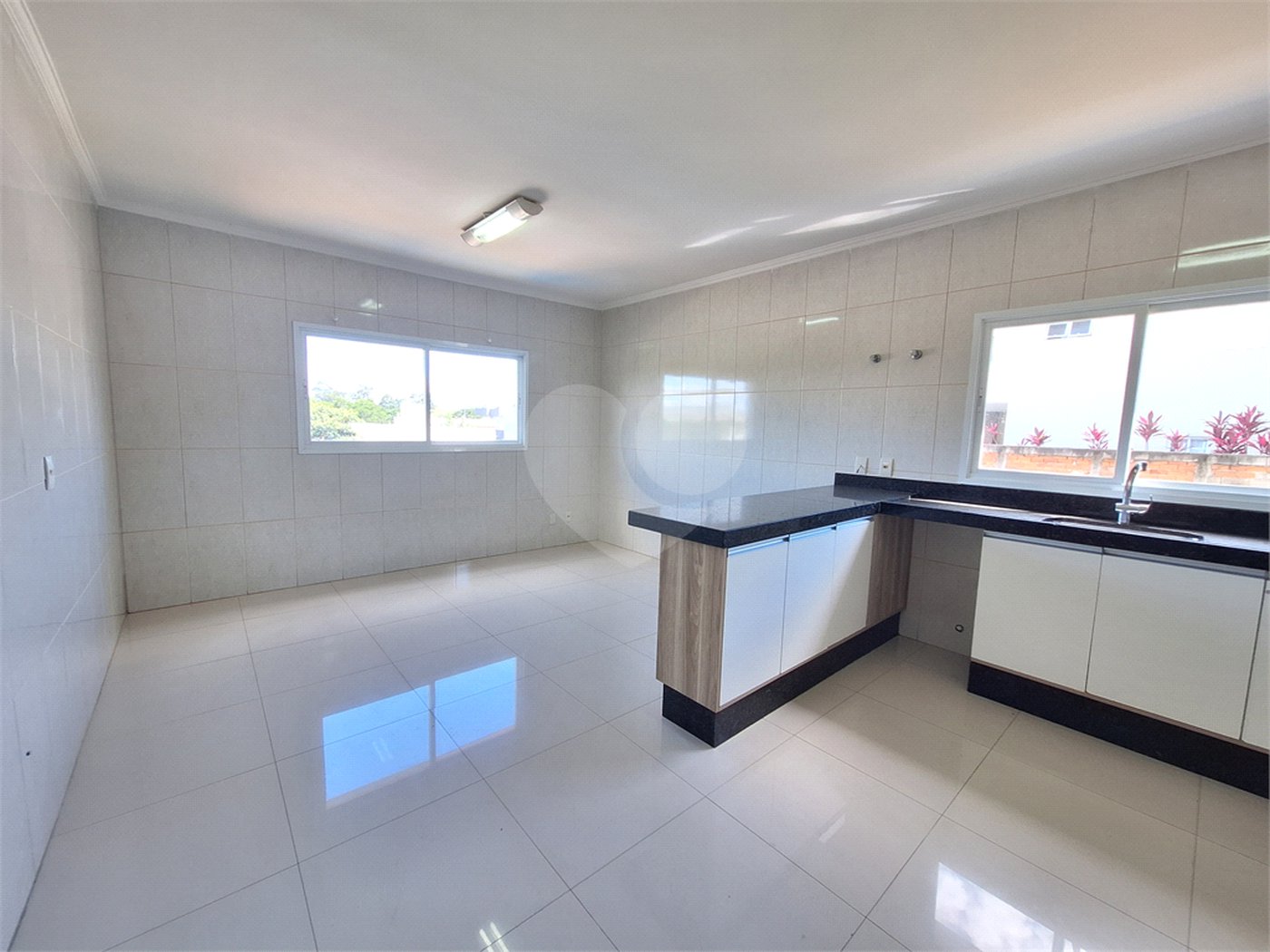 Casa à venda com 4 suítes no condomínio Terras de São Francisco, Vinhedo - SP