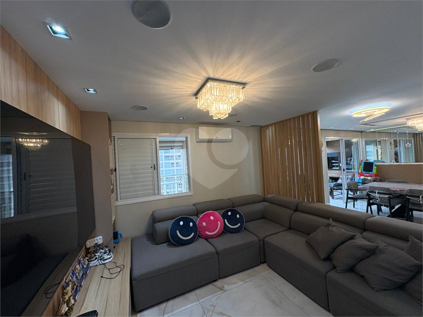 Apartamento à venda com 4 quartos, sendo 3 suítes, em Vila Augusta, Guarulhos, SP