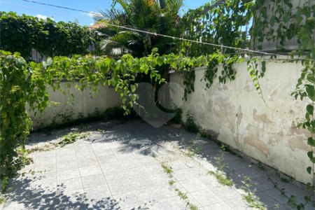 Sobrado à venda com 3 quartos, sendo 1 suíte,  em Parque Maria Domitila, São Paulo, SP