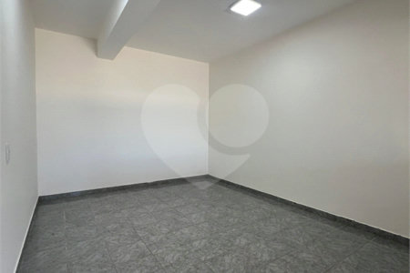 Sobrado à venda com 3 quartos, sendo 1 suíte, em Conjunto Habitacional Brás Cubas, Mogi das Cruzes, SP