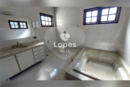 Casa à venda com 3 quartos, sendo 1 suíte, no condomínio Eldourado, São José dos Campos - SP