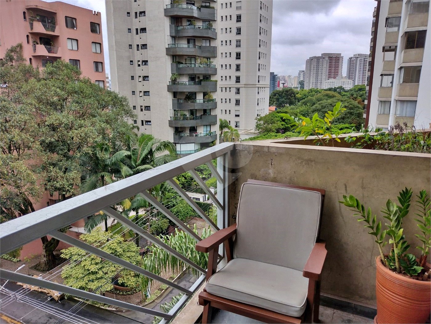 Apartamento à venda com 4 quartos, sendo 3 suítes, em Indianópolis, São Paulo, SP