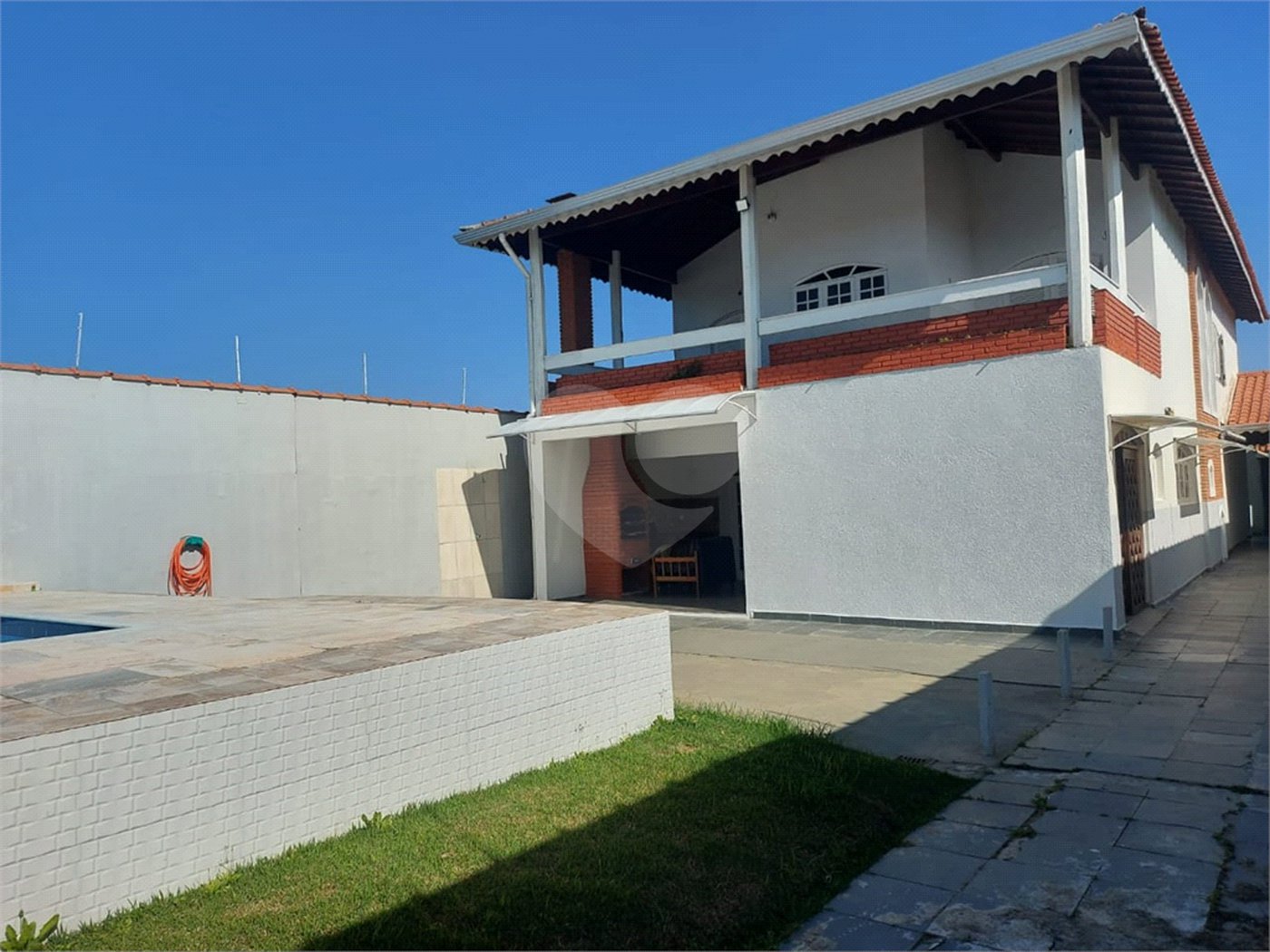 Sobrado à venda ou para alugar com 4 suítes em Balneário Arpoador, Peruíbe, SP