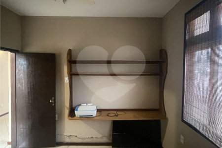 Casa à venda com 5 quartos, sendo 3 suítes, no condomínio Recanto das Palmeiras, Rio de Janeiro - RJ