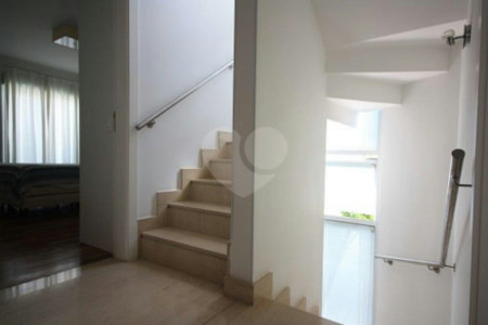 Casa à venda com 4 quartos, sendo 2 suítes, no condomínio Melbourne Residence, São Paulo - SP