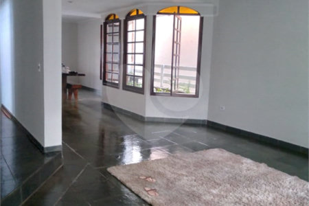 Sobrado à venda ou para alugar com 4 suítes em Balneário Arpoador, Peruíbe, SP