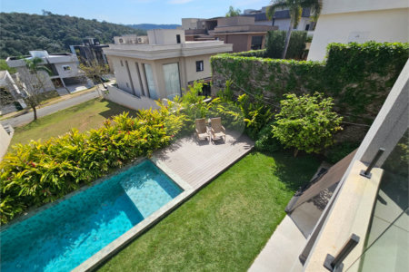 Casa à venda com 4 suítes no condomínio Residencial Itahyê, Santana de Parnaíba - SP