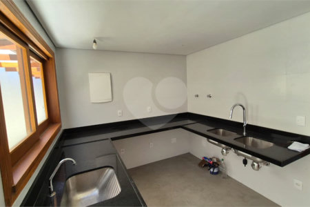 Casa à venda com 8 quartos, sendo 7 suítes, em Ferradura, Armação dos Búzios, RJ