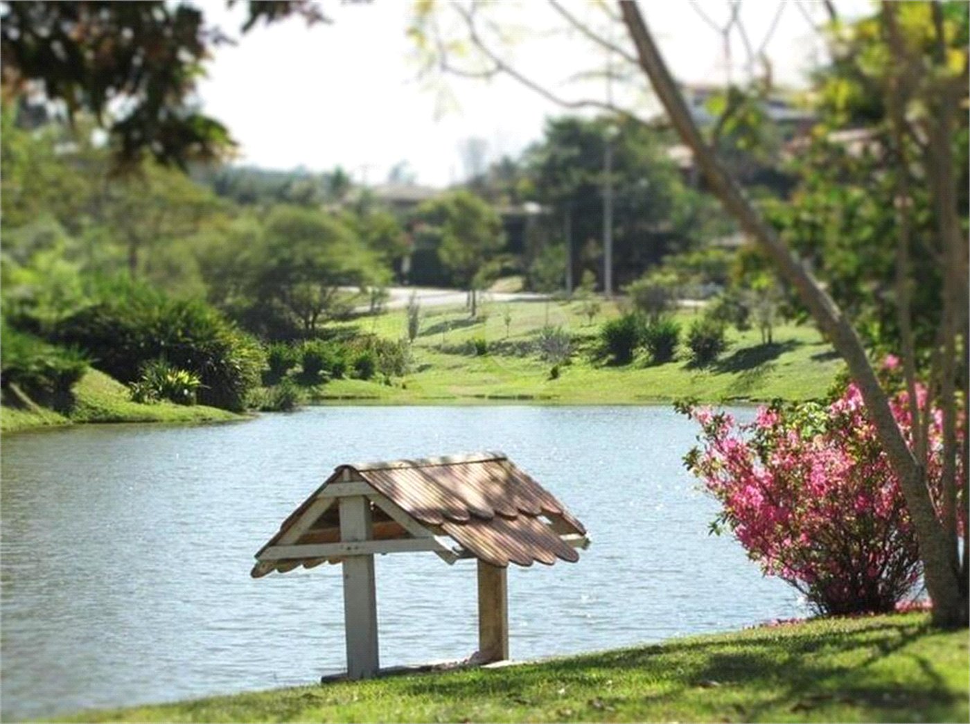 Casa à venda com 5 quartos, sendo 3 suítes, no condomínio Estância Marambaia, Vinhedo - SP