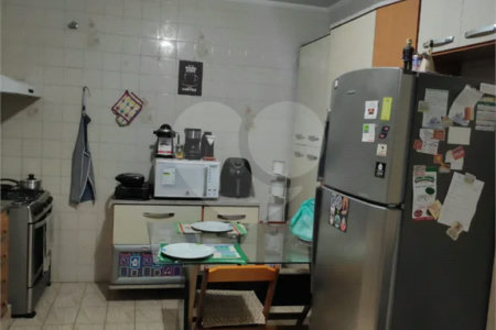 Casa à venda com 3 quartos, sendo 1 suíte, em Vila Nivi, São Paulo, SP