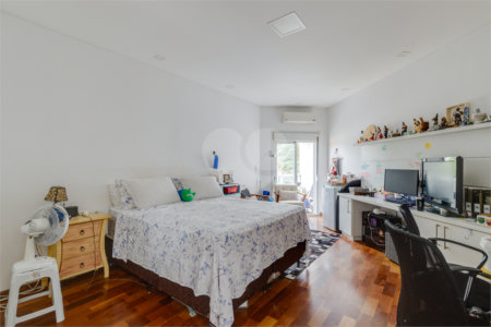 Sobrado à venda com 4 quartos, sendo 3 suítes, em Brooklin, São Paulo, SP